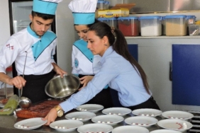 Turizm Ve Otelcilik Elemani Ne Kadar Kazanir